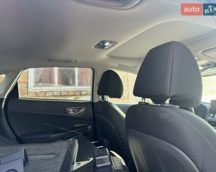 Белый Хендай Kona Electric, объемом двигателя 0 л и пробегом 50 тыс. км за 10599 $, фото 9 на Automoto.ua