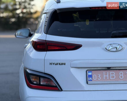 Белый Хендай Kona Electric, объемом двигателя 0 л и пробегом 80 тыс. км за 16900 $, фото 19 на Automoto.ua