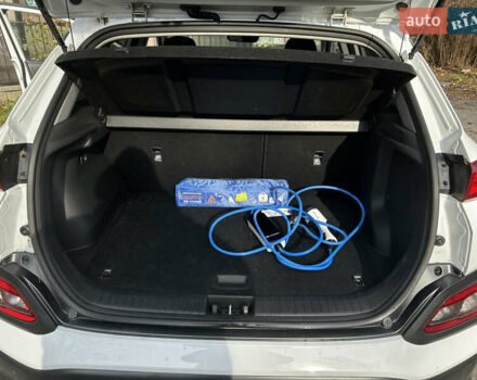 Білий Хендай Kona Electric, об'ємом двигуна 0 л та пробігом 59 тис. км за 15870 $, фото 5 на Automoto.ua