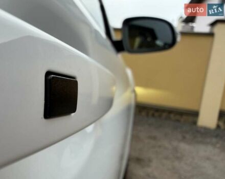 Білий Хендай Kona Electric, об'ємом двигуна 0 л та пробігом 64 тис. км за 14950 $, фото 54 на Automoto.ua