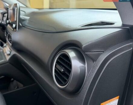 Білий Хендай Kona Electric, об'ємом двигуна 0 л та пробігом 64 тис. км за 14950 $, фото 80 на Automoto.ua