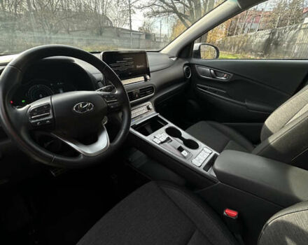 Білий Хендай Kona Electric, об'ємом двигуна 0 л та пробігом 59 тис. км за 15870 $, фото 8 на Automoto.ua
