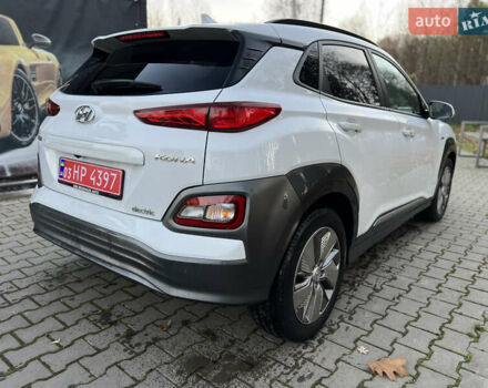 Белый Хендай Kona Electric, объемом двигателя 0 л и пробегом 136 тыс. км за 16950 $, фото 3 на Automoto.ua