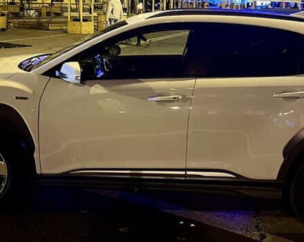 Белый Хендай Kona Electric, объемом двигателя 0 л и пробегом 115 тыс. км за 16900 $, фото 61 на Automoto.ua