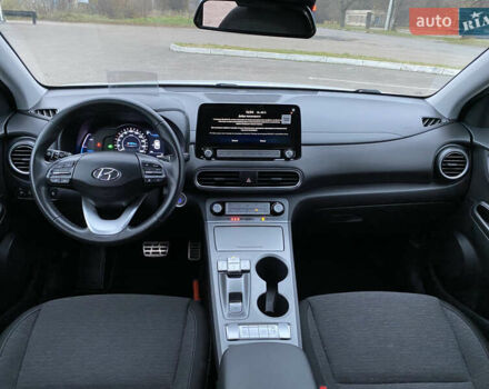 Белый Хендай Kona Electric, объемом двигателя 0 л и пробегом 166 тыс. км за 16900 $, фото 26 на Automoto.ua