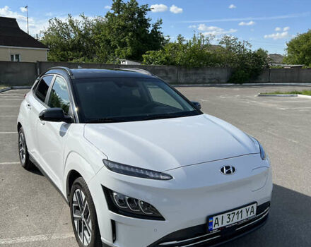 Белый Хендай Kona Electric, объемом двигателя 0 л и пробегом 43 тыс. км за 24500 $, фото 2 на Automoto.ua