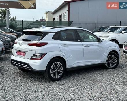 Белый Хендай Kona Electric, объемом двигателя 0 л и пробегом 103 тыс. км за 19450 $, фото 4 на Automoto.ua