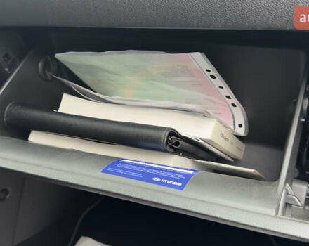 Белый Хендай Kona Electric, объемом двигателя 0 л и пробегом 124 тыс. км за 17494 $, фото 42 на Automoto.ua