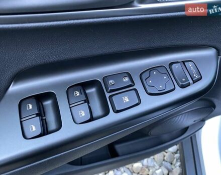 Белый Хендай Kona Electric, объемом двигателя 0 л и пробегом 74 тыс. км за 18900 $, фото 34 на Automoto.ua
