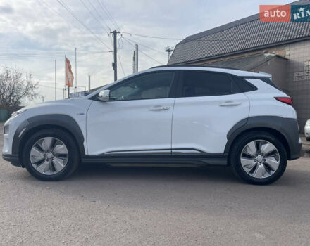 Белый Хендай Kona Electric, объемом двигателя 0 л и пробегом 117 тыс. км за 16500 $, фото 3 на Automoto.ua