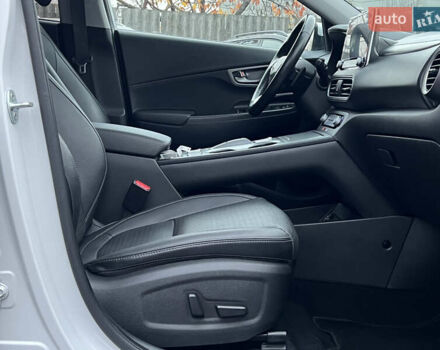 Білий Хендай Kona Electric, об'ємом двигуна 0 л та пробігом 70 тис. км за 19828 $, фото 47 на Automoto.ua