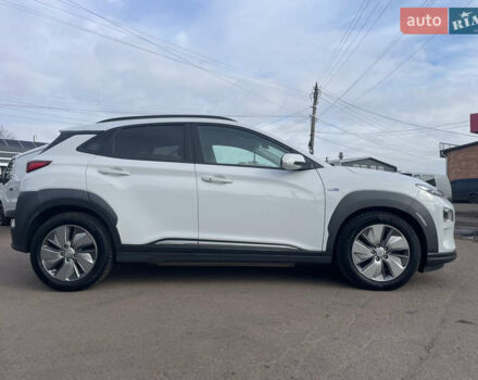 Белый Хендай Kona Electric, объемом двигателя 0 л и пробегом 117 тыс. км за 16500 $, фото 7 на Automoto.ua