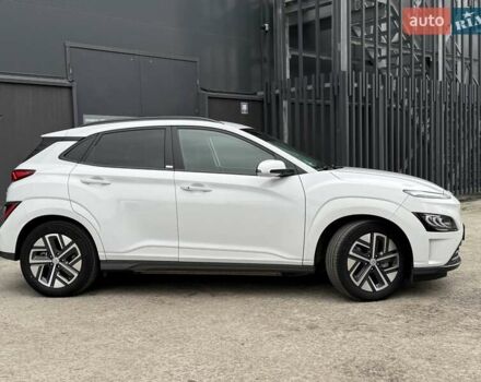 Белый Хендай Kona Electric, объемом двигателя 0 л и пробегом 64 тыс. км за 21499 $, фото 31 на Automoto.ua