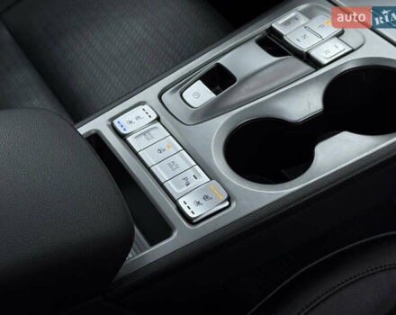 Белый Хендай Kona Electric, объемом двигателя 0 л и пробегом 98 тыс. км за 18999 $, фото 2 на Automoto.ua