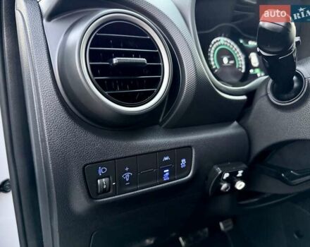Белый Хендай Kona Electric, объемом двигателя 0 л и пробегом 78 тыс. км за 17250 $, фото 49 на Automoto.ua
