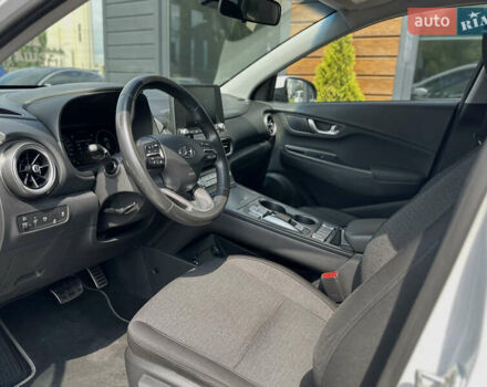 Білий Хендай Kona Electric, об'ємом двигуна 0 л та пробігом 93 тис. км за 18900 $, фото 32 на Automoto.ua