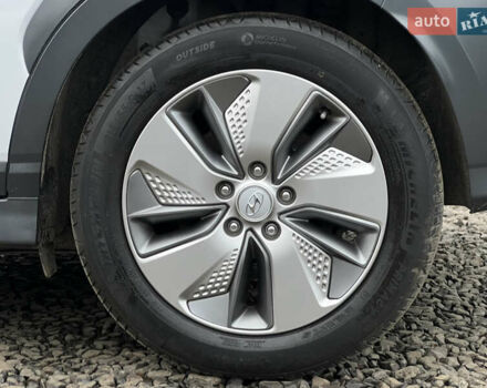 Білий Хендай Kona Electric, об'ємом двигуна 0 л та пробігом 70 тис. км за 19828 $, фото 16 на Automoto.ua