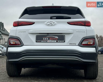 Белый Хендай Kona Electric, объемом двигателя 0 л и пробегом 111 тыс. км за 18570 $, фото 6 на Automoto.ua