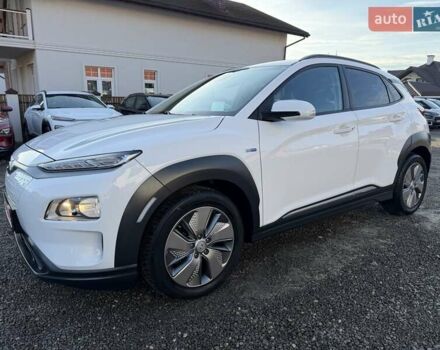Белый Хендай Kona Electric, объемом двигателя 0 л и пробегом 82 тыс. км за 16450 $, фото 2 на Automoto.ua