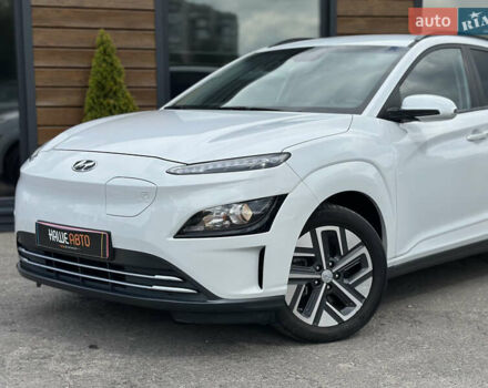 Білий Хендай Kona Electric, об'ємом двигуна 0 л та пробігом 93 тис. км за 18900 $, фото 3 на Automoto.ua