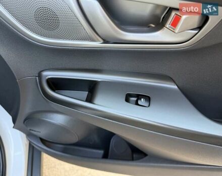 Білий Хендай Kona Electric, об'ємом двигуна 0 л та пробігом 64 тис. км за 16950 $, фото 115 на Automoto.ua