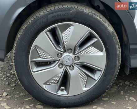 Белый Хендай Kona Electric, объемом двигателя 0 л и пробегом 111 тыс. км за 18570 $, фото 23 на Automoto.ua