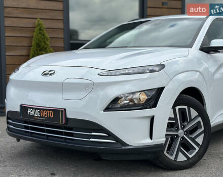 Білий Хендай Kona Electric, об'ємом двигуна 0 л та пробігом 93 тис. км за 18900 $, фото 4 на Automoto.ua