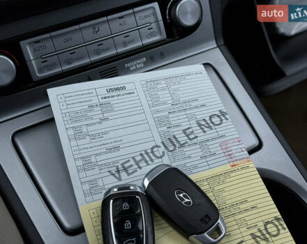 Белый Хендай Kona Electric, объемом двигателя 0 л и пробегом 98 тыс. км за 18999 $, фото 4 на Automoto.ua