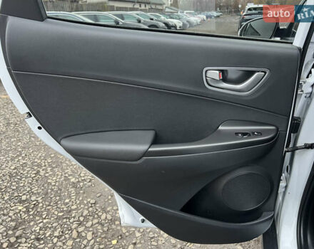 Білий Хендай Kona Electric, об'ємом двигуна 0 л та пробігом 70 тис. км за 19828 $, фото 36 на Automoto.ua