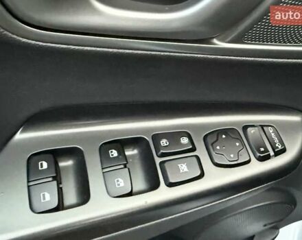 Белый Хендай Kona Electric, объемом двигателя 0 л и пробегом 92 тыс. км за 17950 $, фото 73 на Automoto.ua