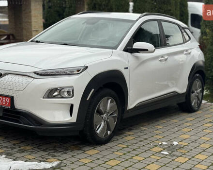 Белый Хендай Kona Electric, объемом двигателя 0 л и пробегом 124 тыс. км за 17494 $, фото 12 на Automoto.ua