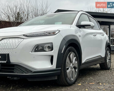 Білий Хендай Kona Electric, об'ємом двигуна 0 л та пробігом 70 тис. км за 19828 $, фото 10 на Automoto.ua
