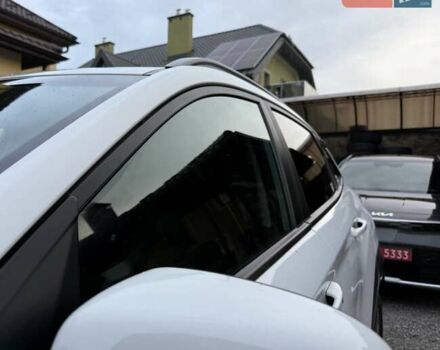 Белый Хендай Kona Electric, объемом двигателя 0 л и пробегом 92 тыс. км за 17950 $, фото 20 на Automoto.ua