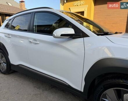 Білий Хендай Kona Electric, об'ємом двигуна 0 л та пробігом 64 тис. км за 16950 $, фото 31 на Automoto.ua