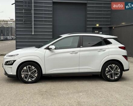 Белый Хендай Kona Electric, объемом двигателя 0 л и пробегом 64 тыс. км за 21499 $, фото 4 на Automoto.ua