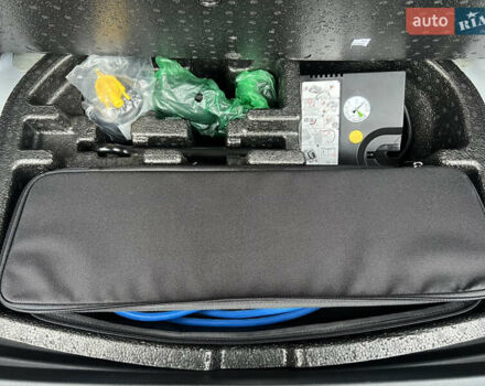 Белый Хендай Kona Electric, объемом двигателя 0 л и пробегом 111 тыс. км за 18570 $, фото 42 на Automoto.ua