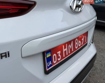 Белый Хендай Kona Electric, объемом двигателя 0 л и пробегом 92 тыс. км за 17950 $, фото 24 на Automoto.ua