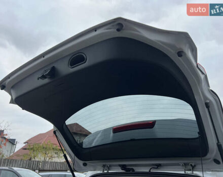 Білий Хендай Kona Electric, об'ємом двигуна 0 л та пробігом 70 тис. км за 19828 $, фото 42 на Automoto.ua