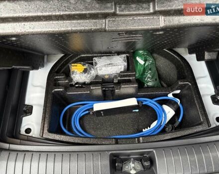 Белый Хендай Kona Electric, объемом двигателя 0 л и пробегом 64 тыс. км за 21499 $, фото 78 на Automoto.ua