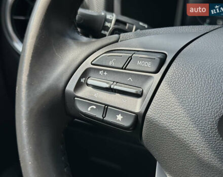 Білий Хендай Kona Electric, об'ємом двигуна 0 л та пробігом 93 тис. км за 18900 $, фото 39 на Automoto.ua