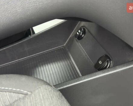 Белый Хендай Kona Electric, объемом двигателя 0 л и пробегом 124 тыс. км за 17494 $, фото 41 на Automoto.ua