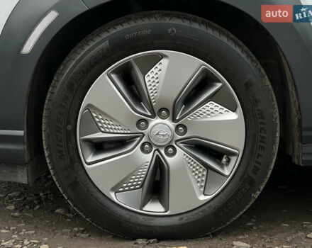Білий Хендай Kona Electric, об'ємом двигуна 0 л та пробігом 70 тис. км за 19828 $, фото 14 на Automoto.ua