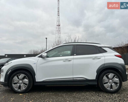 Білий Хендай Kona Electric, об'ємом двигуна 0 л та пробігом 70 тис. км за 19828 $, фото 4 на Automoto.ua