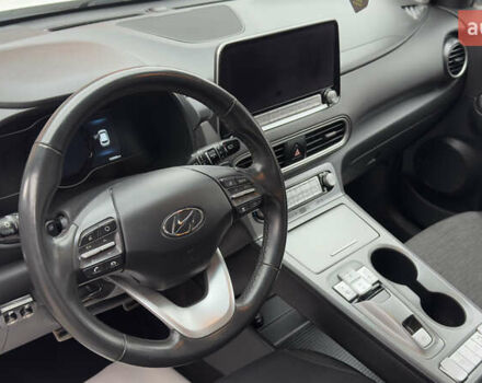 Белый Хендай Kona Electric, объемом двигателя 0 л и пробегом 124 тыс. км за 17494 $, фото 32 на Automoto.ua