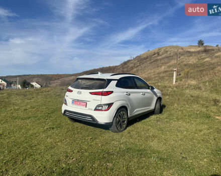 Белый Хендай Kona Electric, объемом двигателя 0 л и пробегом 101 тыс. км за 19800 $, фото 7 на Automoto.ua
