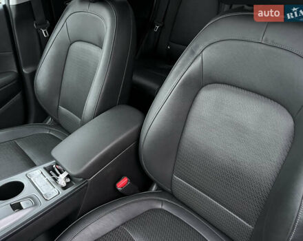 Білий Хендай Kona Electric, об'ємом двигуна 0 л та пробігом 70 тис. км за 19828 $, фото 30 на Automoto.ua