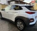 Білий Хендай Kona Electric, об'ємом двигуна 0 л та пробігом 64 тис. км за 16950 $, фото 4 на Automoto.ua