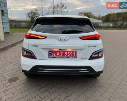 Белый Хендай Kona Electric, объемом двигателя 0 л и пробегом 120 тыс. км за 19850 $, фото 3 на Automoto.ua