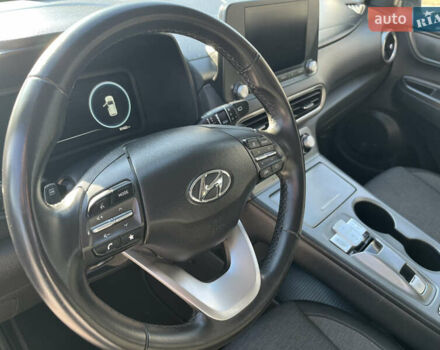 Белый Хендай Kona Electric, объемом двигателя 0 л и пробегом 51 тыс. км за 16999 $, фото 13 на Automoto.ua