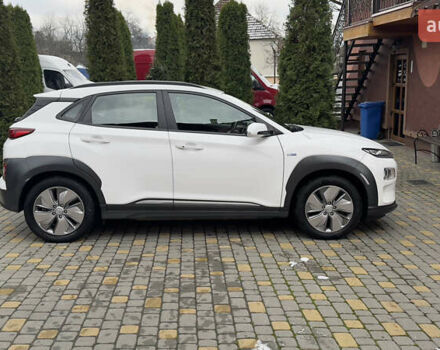 Белый Хендай Kona Electric, объемом двигателя 0 л и пробегом 124 тыс. км за 17494 $, фото 9 на Automoto.ua